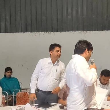 यमुनानगर में दो राइस मिलों की नीलामी, 1.85 करोड़ की सबसे ऊंची बोली पर हुआ आवंटन।
बकाया वसूली अभियान में बड़ी सफलता, प्रशासन ने करवाई करोड़ों की राइस मिलों की नीलामी।
सरकारी रिकवरी पर बड़ा एक्शन, कुर्क की गई दो राइस मिलों की नीलामी सम्पन्न।
24 बोलीदाताओं के बीच हुई नीलामी, 1.85 करोड़ की बोली रही सबसे ऊंची।
डिफॉल्टरों को सख्त संदेश, बकाया वसूली के लिए राइस मिलों की हुई नीलामी।
खाद्य एवं आपूर्ति विभाग की बड़ी कार्रवाई, करोड़ों की रिकवरी के लिए राइस मिलें नीलाम।
#Yamunanagar #RiceMillAuction #FoodAndSuppliesDepartment #RecoveryDrive #GovernmentRecovery #PublicAuction #AdministrativeAction #Transparency #GoodGovernance #RevenueRecovery #AuctionNews #HaryanaNews #YamunanagarNews #LawAndOrder #DistrictAdministration #FoodSupplyDepartment #OfficialUpdate #BreakingNews #IndiaNews #PublicInterestNews