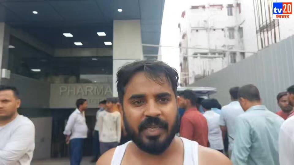 आईसीयू के अंदर का दर्द: परिजनों की चीख सुनकर कांप उठेगी रूह
#ICUTragedy #HospitalHorror #Heartbreaking #BiharNews #Muzaffarpur #BreakingNews #Emotional #Humanity #HospitalFire #SadReality