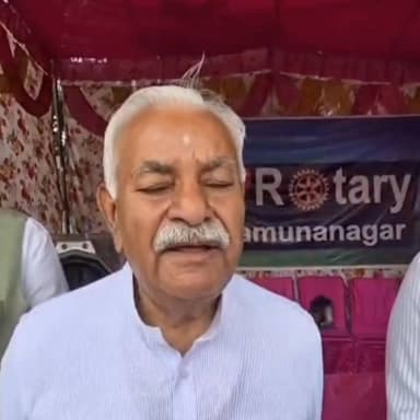 यमुनानगर विधायक यमुनानगर घनश्यामदास अरोड़ा ने विश्व पर्यावरण दिवस के अवसर पर यमुनानगर में विभिन्न सामाजिक, औद्योगिक और सरकारी संस्थाओं द्वारा आयोजित पर्यावरण संरक्षण को लेकर जागरूकता कार्यक्रम में सम्मलित हुए।
#WorldEnvironmentDay #Yamunanagar #PlantationDrive #GreenInitiative #EnvironmentProtection #EVRally #RotaryClub #PlasticFree #HaryanaNews #AKNewsHaryana