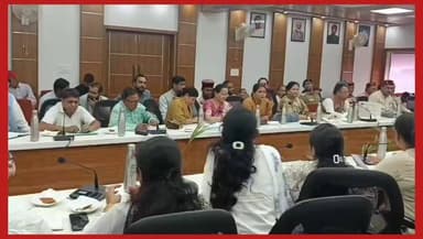 #मुख्य सचिव #आनंदवर्धन द्वारा नई टिहरी कलक्ट्रेट भवन में आयोजित बैठक में क्षेत्र की समस्याओं के लिए अपनी बात रखते हुए #नगर पंचायत गजा अध्यक्ष #कुंवर सिंह चौहान, आप भी जानिए क्या कहा....