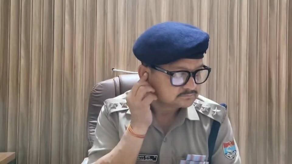 #भट्टोंवाला ऋषिकेश गोली कांड में सी ओ #तुषार_बोरा का बयान।
#आरोपियों का किया गया #खुलासा।
#highlightseveryone #followerseveryone #rishikeshnews #uttarakhand #uttarakhandupdate #घटना #खुलासा #rishikeshkotwali #आरोपी #साजिश