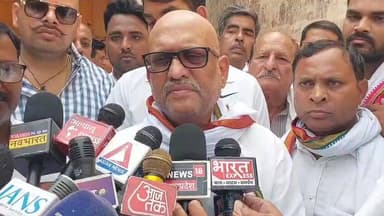 #कांग्रेस प्रदेशाध्यक्ष #अजय राय पहुंचे विनीत राय के घर।
पीड़ित परिजनों से कांग्रेस नेता अजय राय ने की मुलाकात।
शोक संवेदना व्यक्त कर अजय राय ने परिजनों को दी सांत्वना #ghazuprnews #Ghazipurup61 #ghazipurpolice #GhazipurNews #विनीत #समाचारगाजीपुर