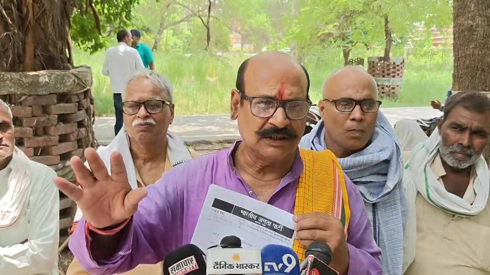 किसानों की समस्याओं पर गरजे किसान नेता राकेश सिंह, सरकार से की बड़ी मांग
#किसान_नेता_राकेश_सिंह #किसान_समस्याएं #किसान_हित #कृषि_नीति #किसान_आंदोलन #बड़ा_बयान