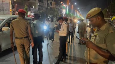 मऊ: शहर के आजमगढ़ मोड़ पर चला सघन चेकिंग अभियान, यातायात नियमों का कराया गया पालन
#यातायात_अभियान #आजमगढ़_मोड़ #ट्रैफिक_पुलिस #सड़क_सुरक्षा #चेकिंग_अभियान #khabareAbhiTak #MauNews Khabare Abhi Tak