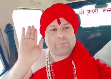 🛑 संत समाज के चर्चित विवाद में नया मोड़!
शंकराचार्य स्वामी अविमुक्तेश्वरानंद पर आरोप लगाने वाले आशुतोष ब्रह्मचारी ने नया वीडियो जारी कर बड़ा दावा किया है। उनका कहना है कि उनके द्वारा दर्ज कराया गया मुकदमा दबाव में कराया गया था। आशुतोष ब्रह्मचारी ने आरोप लगाया कि यह कार्रवाई जगद्गुरु रामभद्राचार्य के उत्तराधिकारी रामचंद्र दास के कहने पर की गई थी। वीडियो सामने आने के बाद संत समाज में एक बार फिर चर्चा तेज हो गई है। अब इस मामले में आगे क्या होता है, इस पर सभी की नजरें टिकी हैं।
#BreakingNews #AshutoshBrahmachari #SwamiAvimukteshwaranand #SantSamaj #RamBhadracharya #RamchandraDas #ViralVideo #ReligiousNews #SpiritualNews #IndiaNews #TrendingNews #LatestUpdate #HindiNews #NewsUpdate #ViralNews #SanatanDharma #SantSamajNews #YouTubeNews #SocialMediaBuzz #BreakingUpdate