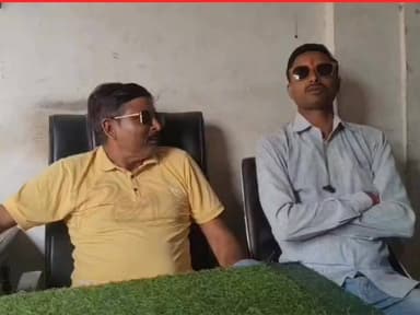 🔴 ब्रेकिंग न्यूज़ | जन उपकार न्यूज़ 🔴
भाजपा नगर मीडिया प्रभारी नईम अहमद ने रखी बेबाक राय
📍 फतेहपुर
🎤 पुष्पराज सिंह, ब्यूरो चीफ जन उपकार न्यूज़ फतेहपुर द्वारा सदर विधानसभा क्षेत्र के भाजपा नगर मीडिया प्रभारी नईम अहमद से विशेष बातचीत की गई।
🗣️ पूछे गए एक प्रश्न के जवाब में नईम अहमद ने कहा कि वह भारतीय जनता पार्टी के लिए निस्वार्थ भाव से कार्य करते हैं और उत्तर प्रदेश के मुख्यमंत्री Yogi Adityanath उनकी पसंदीदा राजनीतिक हस्तियों में से एक हैं।
🏛️ जब उनसे फतेहपुर भाजपा में अपने आदर्श नेताओं के बारे में पूछा गया तो उन्होंने Vikram Singh, Mukhlal, Annu Srivastava और Pramod Dwivedi का नाम लेते हुए कहा कि भाजपा का पूरा संगठन उनके लिए परिवार के समान है।
🤝 उन्होंने कहा कि संगठन की मजबूती, जनसेवा और पार्टी के कार्यक्रमों को जनता तक पहुंचाना उनकी प्राथमिकता है।
📌 स्थानीय राजनीतिक गतिविधियों में सक्रिय भागीदारी और संगठनात्मक कार्यों के चलते नईम अहमद की पहचान भाजपा के सक्रिय कार्यकर्ताओं में की जाती है।
⚠️ नोट: यह समाचार विशेष बातचीत के दौरान व्यक्त किए गए विचारों और बयानों पर आधारित है।
📺 जन उपकार न्यूज़
सच्चाई के साथ, जनता के बीच
📺━━━━━━━━━━━━━━━━━━━━📺
#FatehpurNews #BJPFatehpur #NaeemAhmad #YogiAdityanath #JanUpkarNews #Fatehpur #UPNews #जनउपकारन्यूज़ #फतेहपुर #भाजपा #ब्रेकिंगन्यूज़