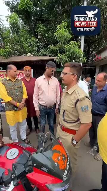 रामगढ़ में चलाया गया यातायात जागरूकता अभियान, नियमों का पालन करने वालों को किया गया सम्मानित