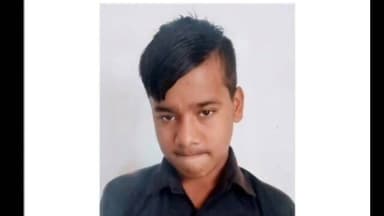 अमरपुर का 5 दिन से लापता मानसिक रूप से कमजोर युवक, परिजनों ने लगाई मदद की गुहार
📞 8919067254
📞 9631973087
📞 7764983730
बांका अमरपुर गोविंदपुर गांव से एक मानसिक रूप से कमजोर युवक के लापता होने का मामला सामने आया है। परिजनों के अनुसार आदर्श कुमार (पिता–मोती ठाकुर) 10 जून 2026 से घर से लापता हैं और अब तक उनका कोई सुराग नहीं मिला है।
परिजनों ने बताया कि आदर्श कुमार की मानसिक स्थिति ठीक नहीं है और वह बोल भी नहीं पाता है। वह घर से नीले रंग की टी-शर्ट और काले रंग के हाफ पैंट (कलरफुल डिजाइन) में निकला था।
#लापता_युवक #गोविंदपुर #आदर्श_कुमार #मदद_की_अपील