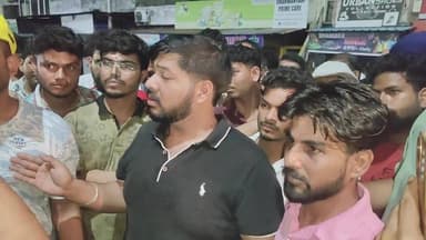 LIVE: पांवटा साहिब के विश्वकर्मा चौक पर बेलगाम ट्रालो को युवाओं ने रोका, मौके पर पहुँचे DSP...
@topfans सबसे तेज खबर #himachalpradeshpolice DC Sirmaur Sirmaur Police