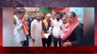 मोदी सरकार के 12 वर्ष पूर्ण होने पर गौवंश के लिए जल कुंड स्थापित, पीएम मोदी की दीर्घायु के लिए की दुआ
दरगाह शादान अली पर चादरपोशी, सर्वधर्म समाज के लोगों ने की सहभागिता
बरेली। मोदी सरकार के 12 वर्ष पूर्ण होने एवं लगातार 399 दिन के कुशल शासन के उपलक्ष्य में पीस कमेटी ऑफ इंडिया की ओर से शनिवार को आशियाना कॉलोनी स्थित आला हजरत हॉस्पिटल रोड के निकट विशेष कार्यक्रम आयोजित किया गया। कार्यक्रम में गौवंश के लिए जल सेवा अभियान के तहत पानी पीने के कुंड की स्थापना की गई।
इसके बाद दरगाह शादान अली पर चादरपोशी कर देश की खुशहाली, प्रधानमंत्री नरेंद्र मोदी की दीर्घायु तथा मुख्यमंत्री योगी आदित्यनाथ के नेतृत्व में प्रदेश के निरंतर विकास के लिए विशेष दुआ की गई। कार्यक्रम की अध्यक्षता पीस कमेटी ऑफ इंडिया के अध्यक्ष नदीम इकबाल ने की।
इस अवसर पर हिंदू, मुस्लिम, सिख एवं ईसाई समुदाय के लोगों ने एकजुट होकर देश में अमन, भाईचारे और विकास की कामना की। वक्ताओं ने कहा कि गौसेवा और सामाजिक सौहार्द भारतीय संस्कृति की पहचान हैं। कार्यक्रम गुरु जनार्दन आचार्य एवं सिविल कमांडो के आशीर्वाद से संपन्न हुआ।
कार्यक्रम में पीस कमेटी ऑफ इंडिया के पदाधिकारी एवं कार्यकर्ता बड़ी संख्या में उपस्थित रहे।
#वायरलनयूज़ #BAREILLYNEWS #मुख्यमंत्रीयोगीआदित्यनाथ