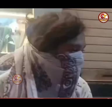 स्पा सेंटर पर गंभीर आरोप, युवती का वीडियो वायरल
मध्य प्रदेश के मंदसौर में एक स्पा सेंटर को लेकर विवाद सामने आया है। आगरा की रहने वाली एक युवती ने स्पा सेंटर की आड़ में कथित अनैतिक गतिविधियां संचालित करने, समय पर वेतन न देने और उसके साथ मारपीट करने के आरोप लगाए हैं।
युवती ने अपनी शिकायत का वीडियो बनाकर सोशल मीडिया पर साझा किया, जिसके बाद मामला चर्चा में आ गया और वीडियो तेजी से वायरल हो रहा है।
वायरल वीडियो में लगाए गए आरोपों की स्वतंत्र पुष्टि नहीं हुई है। मामले में संबंधित पक्ष का बयान और पुलिस जांच का इंतजार किया जा रहा है।
सोशल मीडिया पर वीडियो को लेकर लोगों की अलग-अलग प्रतिक्रियाएं सामने आ रही हैं।
#Mandsaur #MadhyaPradesh #Agra #ViralVideo #SpaCenter #NewsUpdate #BreakingNews #SocialMedia #MPNews #AgraNews #ChambalTimes
