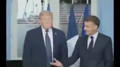 😏🇫🇷 कूटनीति में जवाब हमेशा शब्दों से नहीं दिया जाता!
सोशल मीडिया पर वायरल दावों के अनुसार, फ्रांस के राष्ट्रपति इमानुएल मैक्रों ने अमेरिकी राष्ट्रपति डोनाल्ड ट्रंप के दौरे के दौरान रेड कारपेट न बिछाकर एक कड़ा संदेश दिया।
हालांकि, अंतरराष्ट्रीय संबंधों में प्रोटोकॉल और स्वागत की व्यवस्थाएं कई कारकों पर निर्भर करती हैं, लेकिन इस घटना को लेकर इंटरनेट पर तरह-तरह की चर्चाएं और अटकलें लगाई जा रही हैं। 👀
क्या यह सिर्फ प्रोटोकॉल था या कोई कूटनीतिक संकेत? इस पर बहस जारी है।
#EmmanuelMacron #DonaldTrump #France #USA #Diplomacy #InternationalRelations #WorldPolitics #BreakingNews #ViralNews #Trending #GlobalNews #Politics
