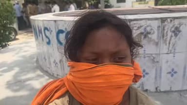 #बछरावां थाना क्षेत्र के एक गांव में रविवार शाम को एक 35 वर्षीय युवक ने 11 वर्षीय नाबालिग किशोरी को टीवी देखने के बहाने अपने घर बुलाकर उसके साथ दुष्कर्म की वारदात को अंजाम दिया। घटना के वक्त आरोपी घर में अकेला था। बाद में आरोपी की पत्नी ने भी घर पहुंचकर मामले को दबाने और किशोरी को चुप रहने की धमकी दी। डरी हुई पीड़िता ने अपनी बड़ी बहन को आपबीती बताई, जिसके बाद माता-पिता उसे लेकर थाने पहुंचे।
पीड़ित परिवार का आरोप है कि पुलिस पिछले चार दिनों से केवल जांच के नाम पर उन्हें थाने के चक्कर लगवा रही थी, जिससे स्थानीय लोगों में भारी आक्रोश है। 17 जून, बुधवार सुबह 11 बजे पीड़ित परिवार फिर कार्रवाई की मांग को लेकर थाने पहुंचा। मामले में कोतवाल श्याम लाल पाल का कहना है कि आरोपी युवक को हिरासत में ले लिया गया है, मामले की जांच की जा रही है और मुकदमा दर्ज कर सख्त कार्रवाई की जाएगी।
#JusticeForBachhrawanMinor
* #बछरावां
#RaeBareliPolice
#JusticeForInnocent
#StrictActionAgainstCulprit
#WomenSafety
#StopChildAbus
