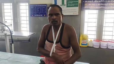 जामठी पेट्रोल पंप के सामने भीषण सड़क हादसा: दो बाइकों की टक्कर में दो लोग घायल, जिला अस्पताल में भर्ती
बैतूल जिले के जामठी गांव के पास गुरुवार दोपहर करीब 2 बजे एक दर्दनाक सड़क हादसा हो गया। जामठी पेट्रोल पंप के सामने दो बाइकों की आमने-सामने टक्कर में दो लोग गंभीर रूप से घायल हो गए।
घायलों की पहचान 34 वर्षीय सुलदास धुर्वे, पिता बाबूलाल धुर्वे, निवासी टेमरामाल, थाना शाहपुर और 56 वर्षीय मुन्ना वट्टी, पिता बिहारी वट्टी, निवासी टेमरामाल के रूप में हुई है।
हादसे के बाद मौके पर मौजूद स्थानीय लोगों ने तुरंत मदद करते हुए दोनों घायलों को जिला चिकित्सालय पहुंचाया, जहां उनका उपचार जारी है।
घटना की सूचना मिलते ही पुलिस भी मौके पर पहुंची और मामले की जांच शुरू कर दी है। फिलहाल हादसे के कारणों का पता लगाया जा रहा है।
एक बार फिर यह हादसा सड़क पर सतर्कता और यातायात नियमों के पालन की अहमियत को याद दिलाता है। वाहन चलाते समय हेलमेट अवश्य पहनें और तेज रफ्तार से बचें।
बैतूल और आसपास की ताजा खबरों के लिए हमारे साथ जुड़े रहें।
#BetulNews
#बैतूल_समाचार
#JamthiAccident
#जामठी_सड़क_हादसा
#RoadAccident
#MPNews
#MadhyaPradeshNews
#सड़क_सुरक्षा
#HelmetSavesLives
#BreakingNews