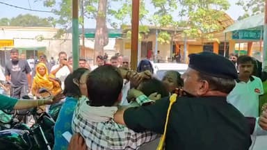 बुलंदशहर जिला अस्पताल बना अखाड़ा, दो महिलाओं के बीच जमकर हुआ झगड़ा, मौके पर पहुंची पुलिस
#Bulandshahr #BulandshahrNews #DistrictHospital #HospitalFight #ViralVideo #BreakingNews #UPNews #PoliceAction #MahilaVivad #HospitalDrama #UttarPradesh #NewsUpdate #HindiNews #BulandshahrPolice #TrendingNews #FightVideo #PublicDispute #LatestNews #NewsAlert #BulandshahrLive