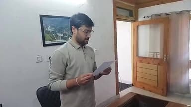 एसडीएम कुल्लू ने नगर पंचायत भुंतर के चार पार्षदों को दिलाई शपथ।
वार्ड नंबर 1 से सोहन लाल, वार्ड नंबर 2 से मीना ठाकुर, वार्ड नंबर 4 से कर्ण शेठी तथा वार्ड नंबर 6 से सोनी शर्मा ने शपथ ग्रहण की।
वहीं, तीन निर्वाचित पार्षद अभी शपथ ग्रहण समारोह में नहीं पहुंचे हैं। उनके शपथ ग्रहण की प्रक्रिया बाद में पूरी की जाएगी।
#Bhuntar #NagarPanchayatBhuntar #Kullu #HimachalPradesh