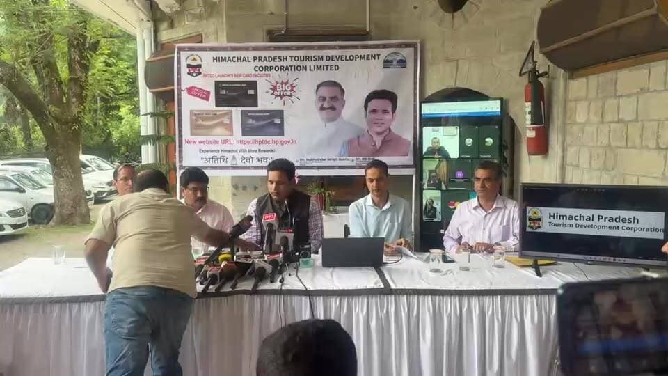 #Live #RSBali #Dharamshala #HPTDC
हिमाचल प्रदेश पर्यटन विकास निगम (HPTDC) के अध्यक्ष आर. एस. बाली की महत्वपूर्ण प्रेस वार्ता का धर्मशाला से सीधा प्रसारण।
#live with मोहित जरियाल