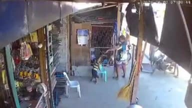 🚨 7.8 तीव्रता का भूकंप और कैमरे में कैद हुआ उसका डरावना असर!
लोग अपनी रोज़मर्रा की ज़िंदगी में व्यस्त थे, तभी अचानक धरती लहरों की तरह हिलने लगी। 😳🌎
यह वीडियो फ़िलीपींस में आए शक्तिशाली भूकंप का है, जिसमें झटकों को साफ़ तौर पर आगे बढ़ती लहरों के रूप में देखा जा सकता है।
ऐसे दृश्य प्रकृति की अपार शक्ति का एहसास कराते हैं। 👀⚠️
पूरा वीडियो देखकर आप भी हैरान रह जाएंगे!
#Earthquake #Philippines #ViralVideo #NaturalDisaster #BreakingNews #SeismicWaves #NaturePower #EarthquakeAlert #Trending #WatchThis