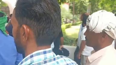 लखीमपुर खीरी में किसानों का हल्ला बोल
मांगों को लेकर डीएम कार्यालय का घेराव, जमकर गूंजे नारे…
#BharatiyaKisanUnionArajnaitik
#BKU_Arajnaitik
#IndianFarmersUnion
#FarmersUnion
#FarmersVoice
#KisanAndolan
#FarmersProtest
#LakhimpurKheri
#UttarPradeshNews
#UPNews
#KisanEkta
#Annadata
#FarmersRights