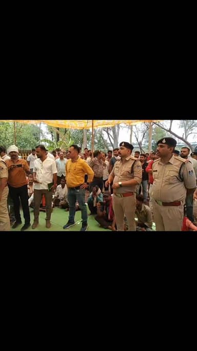 रीठी में 4 घंटे के धरने के बाद थमा रेल रोको आंदोलन, आश्वासन पर माने ग्रामीण