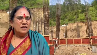 रुद्रप्रयाग से बड़ी खबर : केदारनाथ हाईवे से सटे स्यालसौड़ में बन रहा ₹41 करोड़ का अत्याधुनिक केंद्रीय विद्यालय, विधायक आशा नौटियाल ने किया निर्माण कार्यों का निरीक्षण।।
रुद्रप्रयाग। क्षेत्र के विद्यार्थियों को बेहतर और गुणवत्तापूर्ण शिक्षा उपलब्ध कराने की दिशा में एक महत्वपूर्ण कदम के तहत स्यालसौड़ में निर्माणाधीन केंद्रीय विद्यालय भवन का सोमवार को विधायक आशा नौटियाल ने स्थलीय निरीक्षण किया। इस दौरान उन्होंने निर्माण कार्यों की प्रगति, गुणवत्ता एवं निर्धारित समय सीमा के भीतर कार्य पूर्ण करने को लेकर अधिकारियों से विस्तृत जानकारी ली।
विधायक आशा नौटियाल ने कहा कि केंद्रीय विद्यालय की स्थापना क्षेत्रवासियों की वर्षों पुरानी मांग रही है, जिसे वर्तमान सरकार ने पूरा करने का कार्य किया है। लगभग ₹41 करोड़ की लागत से बन रहा यह आधुनिक विद्यालय क्षेत्र के छात्र-छात्राओं को राष्ट्रीय स्तर की उत्कृष्ट शैक्षिक सुविधाएं उपलब्ध कराएगा।
उन्होंने कहा कि विद्यालय के निर्माण से दूरस्थ ग्रामीण क्षेत्रों के विद्यार्थियों को भी अपने क्षेत्र में ही गुणवत्तापूर्ण शिक्षा का अवसर मिलेगा। यह संस्थान शिक्षा के क्षेत्र में नई संभावनाओं के द्वार खोलेगा और भविष्य की पीढ़ी के बेहतर निर्माण में महत्वपूर्ण भूमिका निभाएगा।
निरीक्षण के दौरान विधायक ने निर्माण एजेंसियों और अधिकारियों को गुणवत्ता से किसी भी प्रकार का समझौता न करने तथा सभी कार्य निर्धारित मानकों के अनुरूप करने के निर्देश दिए।
विधायक ने इस महत्वपूर्ण परियोजना के लिए प्रधानमंत्री नरेंद्र मोदी एवं मुख्यमंत्री पुष्कर सिंह धामी का आभार व्यक्त करते हुए कहा कि सरकार शिक्षा क्षेत्र में आधारभूत सुविधाओं को मजबूत बनाने और क्षेत्र के समग्र विकास के लिए लगातार कार्य कर रही है।
#Rudraprayag #KendriyaVidyalaya #SyalSaur #AshaNautiyal #Education #Uttarakhand #Development #PMModi #PushkarSinghDhami #BreakingNews