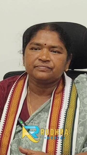 హరీష్ రావు నల్లికుట్ల పిల్లి : రేవంత్ రెడ్డి నల్లమల టైగర్ మంత్రి సీతక్క