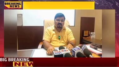 नगर निगम कार्यालय में हंगामा, नगर स्वास्थ्य अधिकारी पर हमले का आरोप
बरेली। मुख्यमंत्री के प्रस्तावित दौरे की तैयारियों को लेकर नगर निगम कार्यालय में चल रही बैठक के दौरान हंगामा होने का मामला सामने आया है। नगर स्वास्थ्य अधिकारी डॉ. भानु प्रकाश ने सफाई कर्मचारी संघ के कुछ पदाधिकारियों और अन्य लोगों पर कार्यालय में घुसकर अभद्रता, गाली-गलौज और हमला करने का आरोप लगाया है।
डॉ. भानु प्रकाश पुत्र शिवचरन लाल निराला द्वारा कोतवाली पुलिस को दिए गए प्रार्थना पत्र के अनुसार, सोमवार 22 जून 2026 को दोपहर करीब 3:30 बजे उप नगर स्वास्थ्य अधिकारी डॉ. नैन सिंह, सीएसआई महेंद्र प्रताप सिंह राठौर एवं अन्य अधिकारियों के साथ मुख्यमंत्री के प्रस्तावित भ्रमण को लेकर सफाई व्यवस्था संबंधी बैठक चल रही थी। इसी दौरान स्थानीय निकाय सफाई कर्मचारी संघ के जिलाध्यक्ष आशीष पुत्र विनोद, कार्यवाहक सफाई नायक वार्ड-62 हेमंत कुमार पुत्र अनिल तथा अन्य लोग कथित रूप से जबरन कार्यालय में घुस आए।
आरोप है कि आरोपितों ने अधिकारियों के साथ अभद्रता करते हुए हाथापाई का प्रयास किया और नगर स्वास्थ्य अधिकारी पर कुर्सी फेंकी, जिससे वह बाल-बाल बच गए। घटना के बाद डॉ. भानु प्रकाश ने हेमंत कुमार, राहुल राजे, विशाल, नैतिक, कृष्णा और आशीष पुत्र विनोद सहित अन्य लोगों के खिलाफ प्राथमिकी दर्ज कर कानूनी कार्रवाई की मांग की है।
फिलहाल यह आरोप नगर स्वास्थ्य अधिकारी द्वारा दिए गए प्रार्थना पत्र के आधार पर लगाए गए हैं। समाचार लिखे जाने तक आरोपी पक्ष का बयान सामने नहीं आया था और पुलिस मामले की जांच कर रही है।
#वायरलनयूज़
#BAREILLYNEWS
#बरेलीपुलिस
#नगरनिगमबरेली