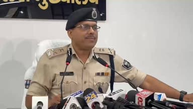 NEET Re-Exam में बड़ा खुलासा! 9 डम्मी कैंडिडेट गिरफ्तार, Solver Gang का भंडाफोड़ | Bihar News
#NEETReExam #NEETScam #SolverGang #BiharNews #Lakhisarai #GayaMedicalCollege #BreakingNews #EducationNews #NEET2026 #ExpressNewsNetwork