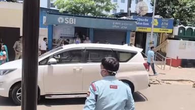 CM योगी के सख्त निर्देश के बाद अग्निकांड मामले में जांच तेज, KGMU पहुंची SIT टीम, जुटाए जा रहे अहम साक्ष्य
#CMYogi #YogiAdityanath #Agnikand
#SITInvestigation #KGMU
#LucknowNews #FireIncident #UPNews
#BreakingNews #UPGovernment
#YogiGovernment #JusticeForVictims
#InvestigationUpdate #SITProbe
#NewsUpdate #UttarPradesh #HindiNews
#LatestNews #KGMULucknow #AgnikandJanch