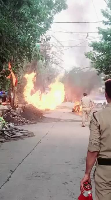 विजय नगर थाना क्षेत्र के सुमन नगर जैन मंदिर के पास हुआ हादसा..
धमाके से इलाके में मची अफरा-तफरी..
हादसे में 4 लोग घायल