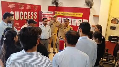 हादसे के बाद जागा सिस्टम!
लखनऊ कोचिंग सेंटर अग्निकांड के बाद खीरी में प्रशासन अलर्ट, अग्निशमन विभाग ने कोचिंग सेंटरों और लाइब्रेरी का शुरू किया सघन निरीक्षण।
सवाल यही है की सुरक्षा इंतजामों की जांच हादसों से पहले क्यों नहीं होती
#LakhimpurKheri #KheriNews #FireSafety #FireDepartment #AdministrationAlert #SafetyFirst #UPNews #BreakingNews #KPOST #KheriUpdates #NewsAlert