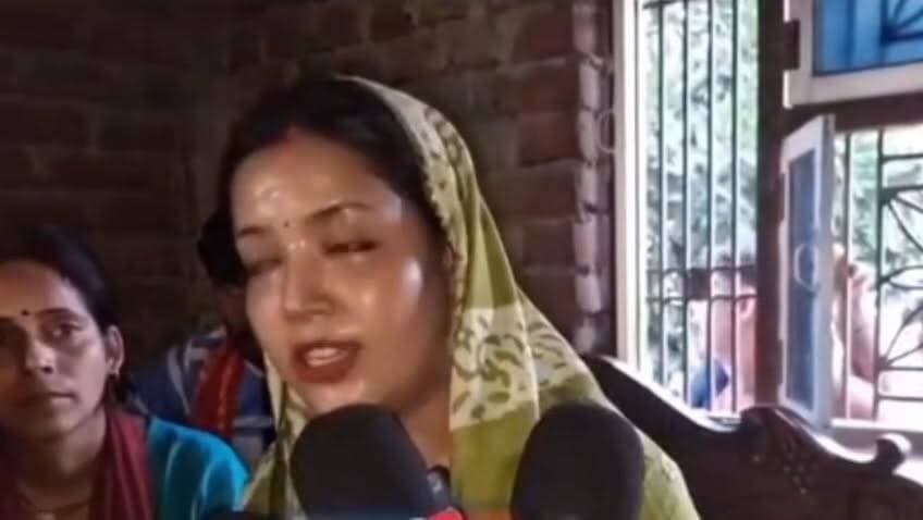 भरत तिवारी के परिजनों से मिलीं पवन सिंह की पत्नी ज्योति सिंह, जताई संवेदना और न्याय की उम्मीद
#JyotiSingh #PawanSingh #BharatTiwari #BhojpuriCinema #Shahpur #Bhojpur #BiharNews #PoliceEncounter #JusticeForBharatTiwari #BreakingNews #ज्योतिसिंह #पवनसिंह #भरततिवारी #भोजपुर #शाहपुर #संवेदना #न्यायकीमांग #बिहारसमाचार #ब्रेकिंगन्यूज #भोजपुरी_जगत Part 7