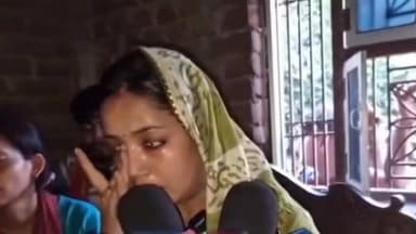 भरत तिवारी के परिजनों से मिलीं पवन सिंह की पत्नी ज्योति सिंह, जताई संवेदना और न्याय की उम्मीद
#JyotiSingh #PawanSingh #BharatTiwari #BhojpuriCinema #Shahpur #Bhojpur #BiharNews #PoliceEncounter #JusticeForBharatTiwari #BreakingNews #ज्योतिसिंह #पवनसिंह #भरततिवारी #भोजपुर #शाहपुर #संवेदना #न्यायकीमांग #बिहारसमाचार #ब्रेकिंगन्यूज #भोजपुरी_जगत Part 6