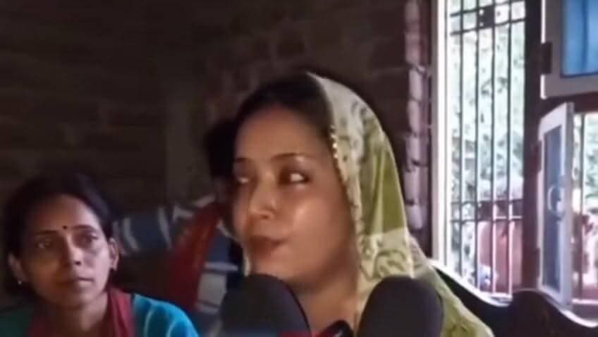 भरत तिवारी के परिजनों से मिलीं पवन सिंह की पत्नी ज्योति सिंह, जताई संवेदना और न्याय की उम्मीद
#JyotiSingh #PawanSingh #BharatTiwari #BhojpuriCinema #Shahpur #Bhojpur #BiharNews #PoliceEncounter #JusticeForBharatTiwari #BreakingNews #ज्योतिसिंह #पवनसिंह #भरततिवारी #भोजपुर #शाहपुर #संवेदना #न्यायकीमांग #बिहारसमाचार #ब्रेकिंगन्यूज #भोजपुरी_जगत Part 5