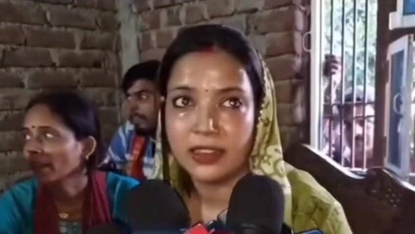 भरत तिवारी के परिजनों से मिलीं पवन सिंह की पत्नी ज्योति सिंह, जताई संवेदना और न्याय की उम्मीद
#JyotiSingh #PawanSingh #BharatTiwari #BhojpuriCinema #Shahpur #Bhojpur #BiharNews #PoliceEncounter #JusticeForBharatTiwari #BreakingNews #ज्योतिसिंह #पवनसिंह #भरततिवारी #भोजपुर #शाहपुर #संवेदना #न्यायकीमांग #बिहारसमाचार #ब्रेकिंगन्यूज #भोजपुरी_जगत Part 3
