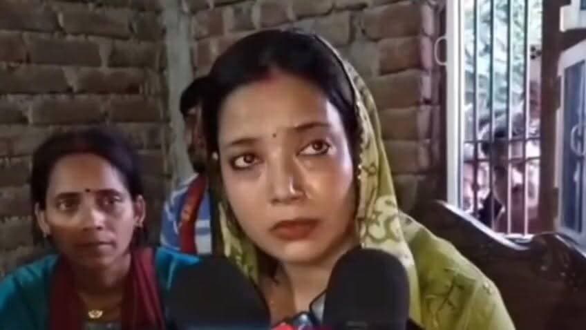 भरत तिवारी के परिजनों से मिलीं पवन सिंह की पत्नी ज्योति सिंह, जताई संवेदना और न्याय की उम्मीद
#JyotiSingh #PawanSingh #BharatTiwari #BhojpuriCinema #Shahpur #Bhojpur #BiharNews #PoliceEncounter #JusticeForBharatTiwari #BreakingNews #ज्योतिसिंह #पवनसिंह #भरततिवारी #भोजपुर #शाहपुर #संवेदना #न्यायकीमांग #बिहारसमाचार #ब्रेकिंगन्यूज #भोजपुरी_जगत Part 2
