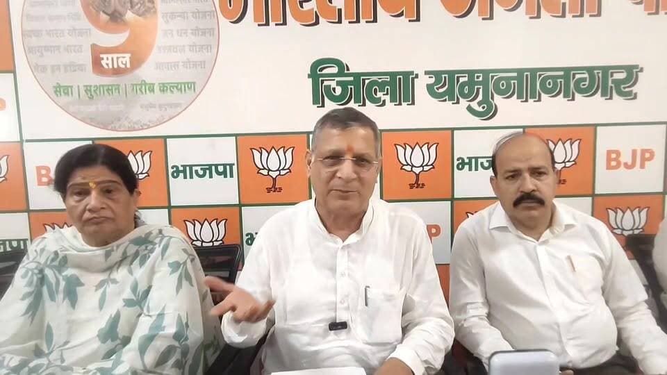 यमुनानगर /इमरजेंसी को लेकर BJP का हमला, यमुनानगर में प्रेस कॉन्फ्रेंस कर कांग्रेस पर साधा निशाना।।
#Emergency1975 #SamvidhanHatyaDiwas #BJP #HaryanaPolitics #Yamunanagar #PoliticalNews #IndiaNews Part 14