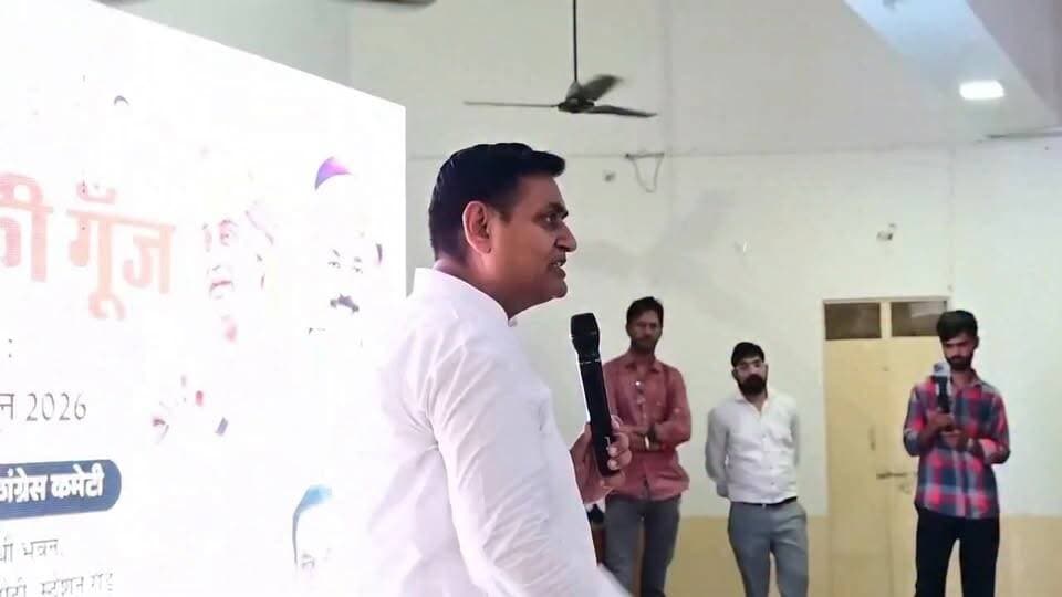 डोटासरा इतने गुस्से में!! हनुमान बेनीवाल को छेड़ा 10 मिनट में ब्या ब्या हो गए!!😢😢☺️
#भोपालगढ़ #जोधपूर #bhopalgarh #jodhpur Govind Singh Dotasra Hanuman Beniwal Kirodi Lal Meena