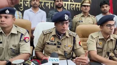 मुजफ्फरनगर में फैक्ट्री से मजदूरों को बंधुआ मजदूरी से मुक्त कराया गया। आरोप हैं कि मजदूरों को नौकरी और वेतन का लालच देकर लाया गया, फिर जबरन काम कराया गया और बेरहमी से प्रताड़ित किया गया। यह मामला मजदूरों की सुरक्षा और सिस्टम पर बड़ा सवाल खड़ा करता है।
#Muzaffarnagar #UPNews #BondedLabour #CrimeNews #HumanRights #LabourRights #BreakingNews #HindiNews #CMYogi #UttarPradesh #ViralNews #ReelNews