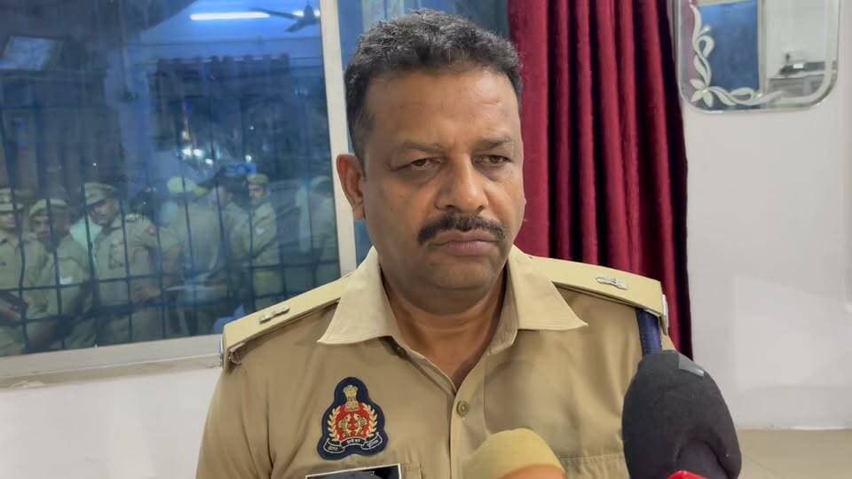 Mau : मुहर्रम पर जुलूस एवं ताज़िया कार्यक्रम शांतिपूर्ण ढंग से संपन्न, ASP ने सभी के सहयोग को सराहा।
#MAU #maunews #मऊ #मुहर्रम #जुलूस #muharram