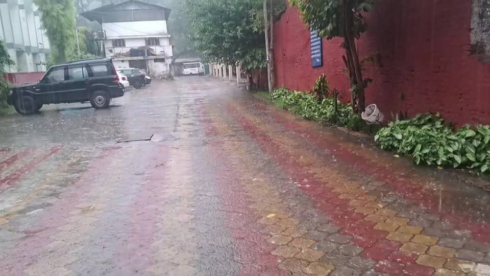 झमाझम #बारिश चार #धाम यात्रा पर जाने से पहले जरूर जान ले मौसम का अपडेट।
राजधानी देहरादून में झमाझम वारिश, उमश भरी गर्मी से राहत।
#followerseveryonehighlights
#chaardhaamyaatra