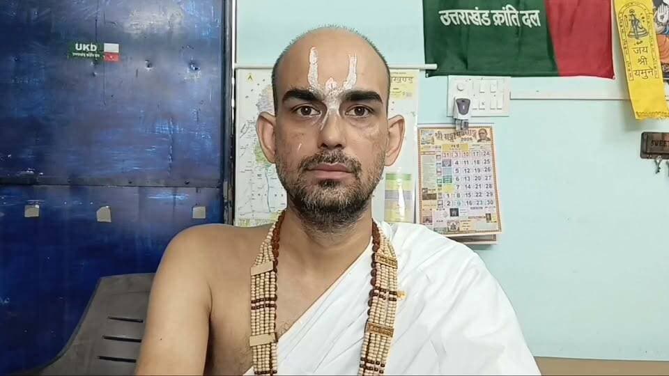 श्री राम जन्मभूमि ट्रस्ट के अध्यक्ष महंत नृत्य गोपाल दास जी के उत्तराधिकारी महंत कमलनयन दास जी के शिष्य,अखिलेश दास जी ने,उक्रांद केंद्रीय उपाध्यक्ष आशुतोष नेगी से मुलाक़ात कर देवभूमि और सनातन के रक्षक,क्षेत्रीय दल,उत्तराखंड क्रांति दल से अयोध्या "राम मंदिर चंदा चोरी" का आरोप पीएमओ पर लगाते हुये,इस राष्ट्रीय मुद्दे को भी मजबूती से उठाने का किया निवेदन..
#उक्रांद