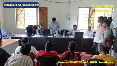 #seraikella | #ichagarh : ईचागढ़ में लर्नर लाइसेंस शिविर संपन्न, 63 आवेदकों में 27 सफल; परिवहन सेवाएं प्रखंड स्तर तक पहुंचाने की पहल तेज...
#बिष्णु पद महापात्र 📲 9934893057 (wa)
ईचागढ़ के गौरांगकोचा पंचायत भवन में आयोजित लर्नर लाइसेंस शिविर में 63 आवेदकों की जांच व परीक्षा हुई। 27 सफल, 19 असफल, 17 अनुपस्थित रहे। प्रखंड स्तर पर सेवाएं सुलभ बनाने की पहल जारी।
#jharkhandnews
#iprdseraikella
#suryodaysamvaad
#chandilnews
#ichagarhnews