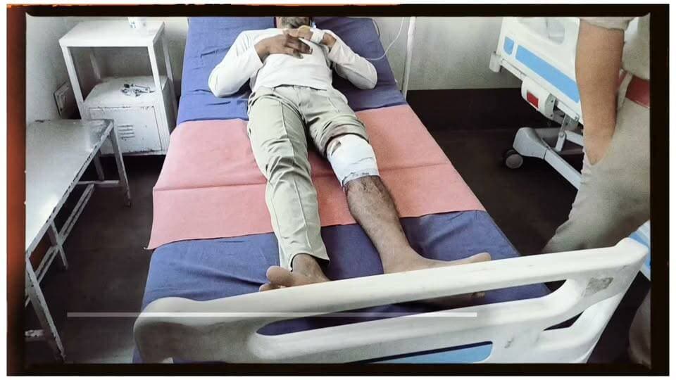🚨 गदरपुर गोवंश मामले में फरार आरोपी पुलिस मुठभेड़ में घायल।
पुलिस की जवाबी कार्रवाई में गोली लगने के बाद जिला अस्पताल में भर्ती।
#गदरपुर #गोवंश_प्रकरण #पुलिस_मुठभेड़ #उत्तराखंड_पुलिस #ऊधमसिंहनगर #ब्रेकिंग_न्यूज़ #CrimeNews #Encounter #Uttarakhand #BreakingNews