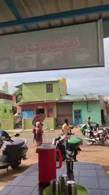 ಹಿರಿಯೂರು ತಾಲೂಕಿನ ಮಸ್ಕಲ್ ಗ್ರಾಮದಲ್ಲಿ ಭಾನುವಾರ ಬೆಳಗ್ಗೆ ಭವಿಷ್ಯ ನುಡಿಯುತ್ತಿರುವ ಸ್ವಾಮಿ