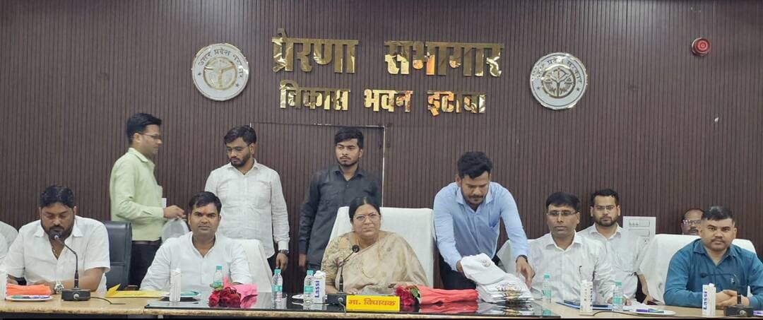 अपनी विधानसभा क्षेत्र इटावा सदर अंतर्गत विकास भवन इटावा में #स्कूल_चलो_अभियान के अंतर्गत आयोजित
गोष्ठी कार्यक्रम को संबो