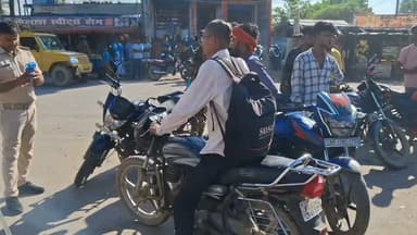 अनुमंडल पुलिस पदाधिकारी की गाड़ी पहुंचते ही बाइक चालक के साथ हुआ बड़ा घटनाक्रम, मौके पर मच गई हलचल! आखिर क्या हुआ? पूरी खबर देखें।
#BiharNews #BreakingNews #Police #SDPO #BikeRider #ViralNews #CrimeNews #NewsUpdate #HindiNews #TrendingNews