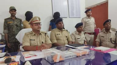 राहुल दुबे गैंग पर हजारीबाग पुलिस का बड़ा एक्शन। पुलिस ने कार्रवाई करते हुए गैंग के दो शातिर अपराधियों को गिरफ्तार किया है। 📺 पूरी खबर देखने के लिए वीडियो अंत तक देखें और अपने विचार कमेंट में जरूर बताएं।
#Hazaribagh #HazaribaghPolice #JharkhandPolice #BreakingNews #RahulDubeyGang #CrimeNews #PoliceAction #GangBusted #ScorpioSeized #PistolRecovered #LiveCartridges #JharkhandNews #HazaribaghNews #LatestNews #HindiNews #CrimeUpdate #NewsUpdate #ViralNews #IndiaNews #PolicePressConference