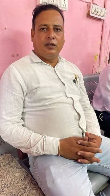 20 हजार की रिश्वत लेते पटवारी ACB के जाल में फंसा
कार के डैशबोर्ड में छिपाई रिश्वत! #NagaurNews #RajasthanNews #LatestNews #newstoday #bhilwada