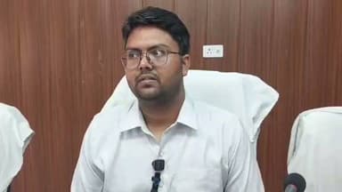#गाजीपुर।
#निपुण #भारत #मिशन के तहत कार्यशाला।
विकास भवन सभागार के हुई कार्यशाला।
बेसिक शिक्षा विभाग के अफसर रहे मौजूद।
जिले के 30 फीसदी स्कूल ही निपुण स्कूल है घोषित।
सभी विद्यालयों को निपुण बनाने की कवायद जारी।